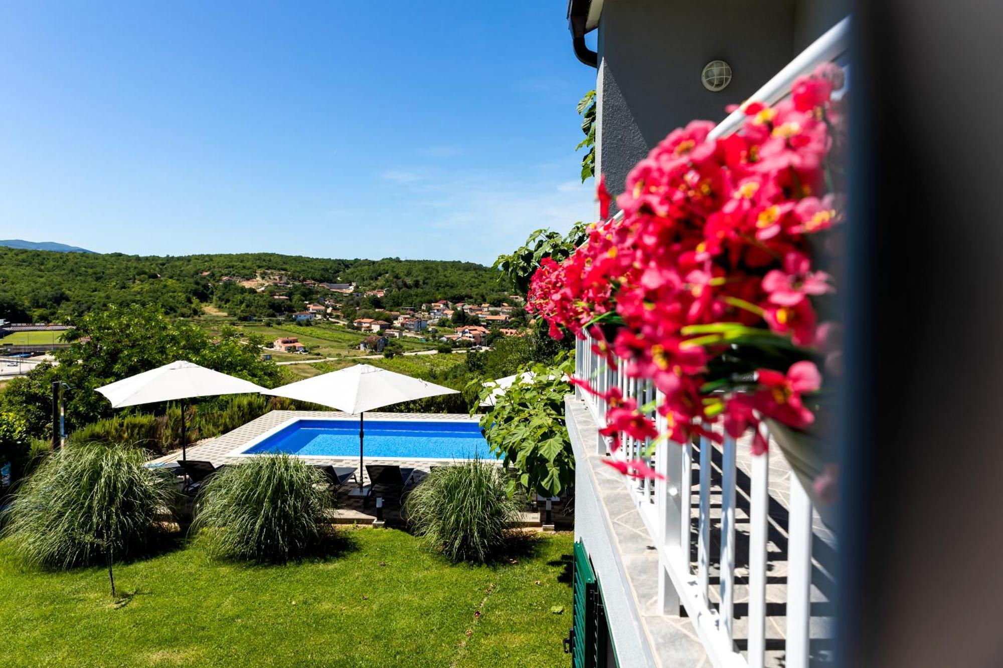 Villa Matko - Family Destination Zmijavci Exterior foto